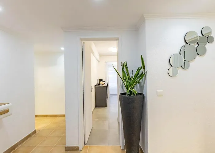 Mg Hollidays - Av Infante * فونشال