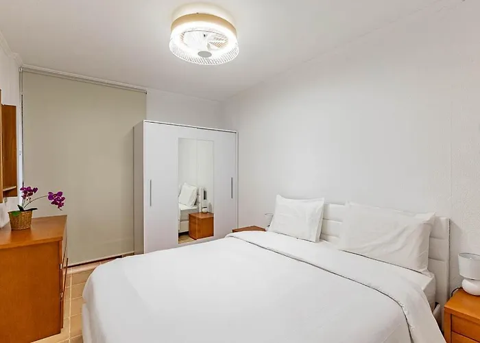 Mg Hollidays - Av Infante *