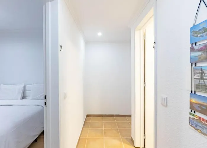 Mg Hollidays - Av Infante